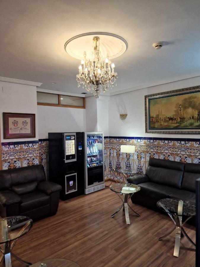 Hostal Colon Getafe Exteriér fotografie